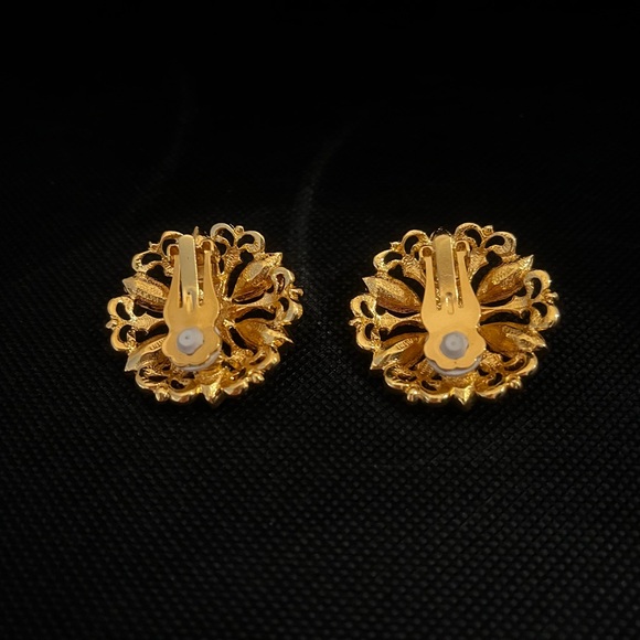 Faux Pearl and Rhinestone Flower Gold-tone Clip-On Earrings by Avon - Picture 4 of 5
